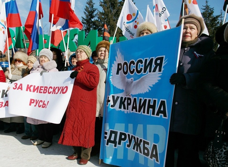 Тысячи горожан пришли на митинг в центре Новосибирска